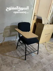  3 كرسي محاضرات للبيع بسعر حرق  الكمية 70 كرسي  لون اسود فقط  جديد غير مستعمل