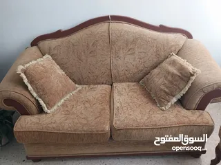  3 طقم كنب في حالة ممتازة للبيع في طبربور