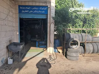  2 محطة غسيل سيارات وغيار زيت وبناشر رخصة قديمة وتستطيع فتح فروع في عمان كافة وإضافة اي مهنة بسهولة