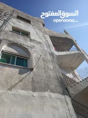  1 عماره مميزه في حي مميز بسعر جيد مناسبه لعائله مدخل مستقل قوشان مفروز اربع طوابق كل طابق مسطح 155 متر