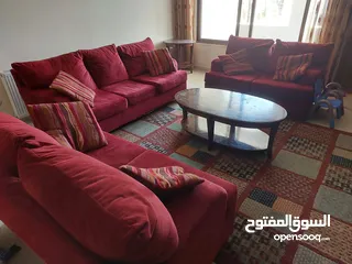  2 طقم كنب للجلوس او الضيوف