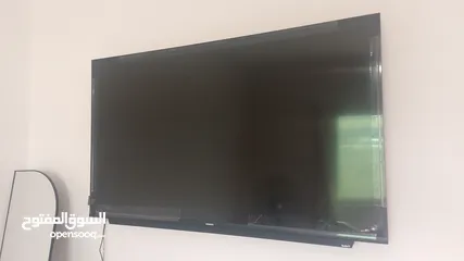  1 شاشه تلفزيون جولد سكاي 65بوصه للبيع جديده بحاله الوكاله