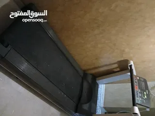 1 ماكنه رياضه مشي بحاله ممتازه