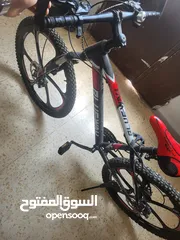  3 بسكليت (دراجه هوائيه) جنط 26 جبلي استعمال خفيف جدا مع هديه سكيت بورد صغير غير مستعمل ابدا