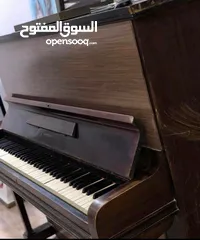  5 بيانو قديم  بحالة ممتازه جدا