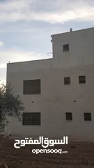  11 فيلا مميزه ومطلة و مخدومة   علا شارعين للبيع للبيع السعر جيد جدا