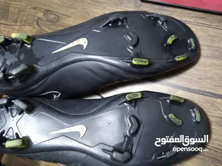  9 بوت Nike اصابع اصلي مع ختم الشركة للبيع بسعر مغري  التواصل على شات التطبيق أو واتساب