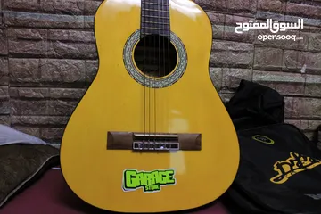  5 جيتار legend شبه جديد مع شنتة ونضيف موديل CG155YN خشب اصلي وفريت بورد نضيفة جديدة