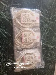  3 اكسسورات بسعر ه 90 درزن اشكال وانواع مختلفه مطلوب 500 دينار