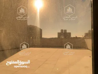  1 روف / للايجار / لم تسكن / 3نوم / مع ترس / الرابية