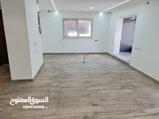  9 محل تجاري للايجار بالقرب من وسط البلد في مدينة الخليل مع واجهة على الشارع الرئيسي