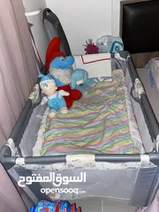  1 سرير اطفال  استعمال بسيط قابل للطى والسفر