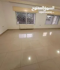  1 شقة في منطقة الرابية أرضي مع حديقة