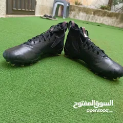  2 أحذية كرة القدم اصلية نمرة  48 للبيع