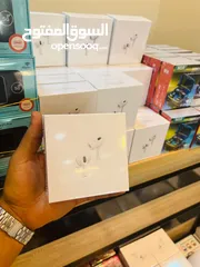  4 سماعات airpods بدون استعال