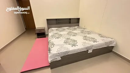  1 King Size Bed Set y (180x200 cm)  سرير كبير للبيع