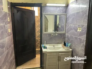  2 مطل على شارع 60 شارع 30طابقين  جميع خدمات موجوده شارع رئيسي  اذا في بدل ع بيت ثاني ع ارض زياده عادي