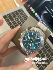  1 ساعة فوسيل رجاليه باللون الازرق الفاتح(ارتكوازي) اصليه جديدة من خارج الاردن