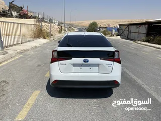  3 تويوتا بريوس تصلح للاعفاءات والجمرك 2022 ماشيه 10 الاف فحص 4 جيد صنف Xle فل كامل