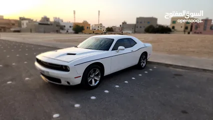  4 dodge challenger sxt 2015