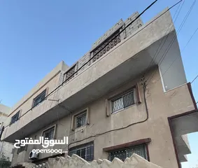  1 بيت كبير 3 طوابق وتسوية على شارعين موقع مميز