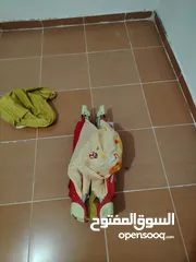  3 سرير اطفال كامل قابل للطي و كرسي طعام قابل للطي بحالة جيدة جدا.  المنطقة مرج الحمام عمان