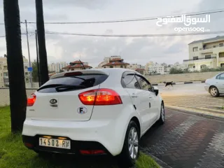 3 كيا برايد 2015 بحالة الوكالة فل اوتماتك ترخيص وتإمين جديد الله يبارك ..