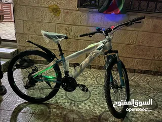  1 بسكليت صيني نخب اول وجديد نضيف جدا وعليه اكسسورات الله يبارك لصاحب النصيب