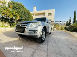  4 باجيرو 7 مقاعد للإيجار شهري فقط
