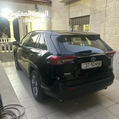  5 Toyota Rav4 model 2023  وارد الوكالة و ما زالت تحت الكفالة قطعت فقط 29 الف كيلو فحص كامل بلا حوادث