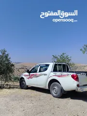  4 بك اب للبيع متسيوبيشي 2015