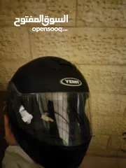  2 للبيع خوذتين بسعر ممتاز مستعمله فقط تلت مرات