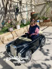  1 سيارة اطفال شحن ع البطارية
