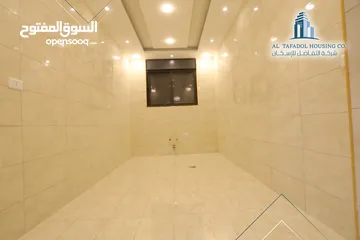  4 شقة سكنية ديلوكس شبه ارضي مع تراس  145متر في  حي عدن