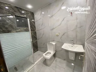  11 شقه للبيع في الجندويل 195م بسعر مغري ومستعجل