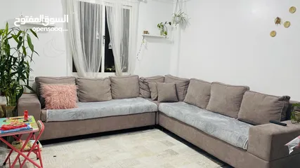  3 Urgent sale !! 30 KD ! 8 seater sofa in Dusty pink color. Enhance your living room beauty.