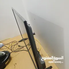  2 شاشه جي غارد مستعمل لا يوحد فيها ولا ضرر الشاشه ليست ذكيه