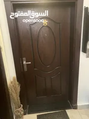  1 باب خشب خارجي مع عين سحريه