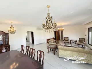  4 جبل عمان و محيط فندق ( الردز كارتن ) شقة فخمة للبيع 220 متر