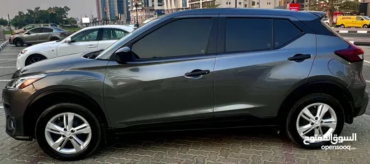  4 2022 Nissan Kicks Grey