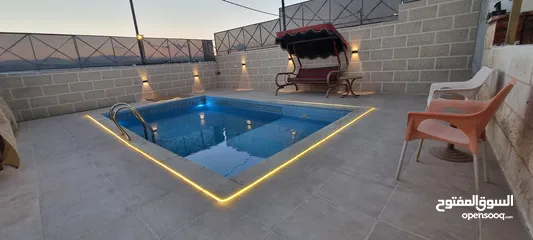  6 منزل مع مسبح وكراج للبيع