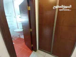  12 روف دوبليكس للأيجار ( جزء من فيلا ) ( Property 38746 ) سنوي فقط