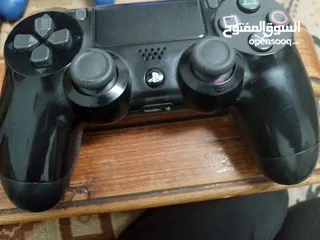  2 ...................... PS4 سليم 500GB + يد أصلية + يد.كوبي.- شبه جديد