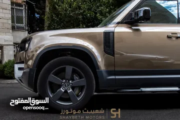  7 Land Rover Defender 2022 Plug in hybrid Black package