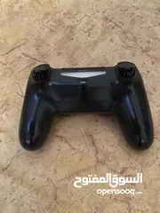  2 يد بلايستيشن 4أصليه  للبيع