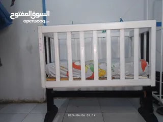  4 سرير اطفال للبيع قابل للفصال