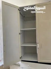  3 خزانتين ملابس من تصنيع شركة أيكيا وسبب البيع ليس التجديد بل الرحيل مع تخت مفرد ونص ماشاءالله