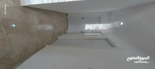 11 شقة مع ساعة كهرباء بالطيرة