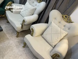  5 طقم كنب بحالة الجديد مع طاولة وسط و سيرفس عدد 4 الارسال على الواتساب