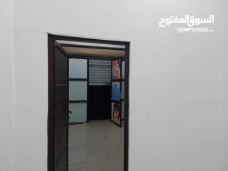  2 قاعة واسعه 250 متر مربع ومحلات متعددة الاستخدام